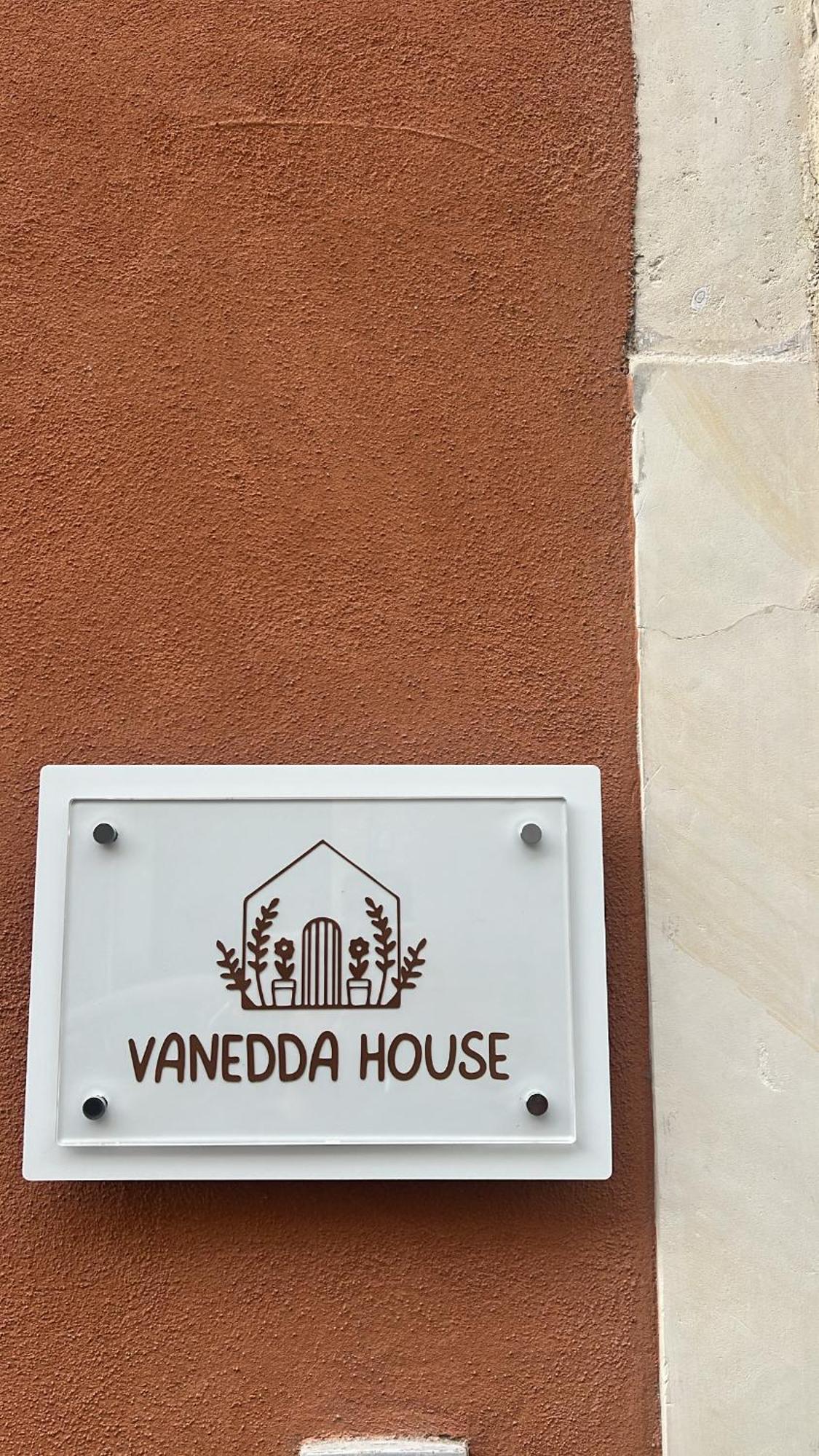 Vanedda House Apartment Catania Bagian luar foto
